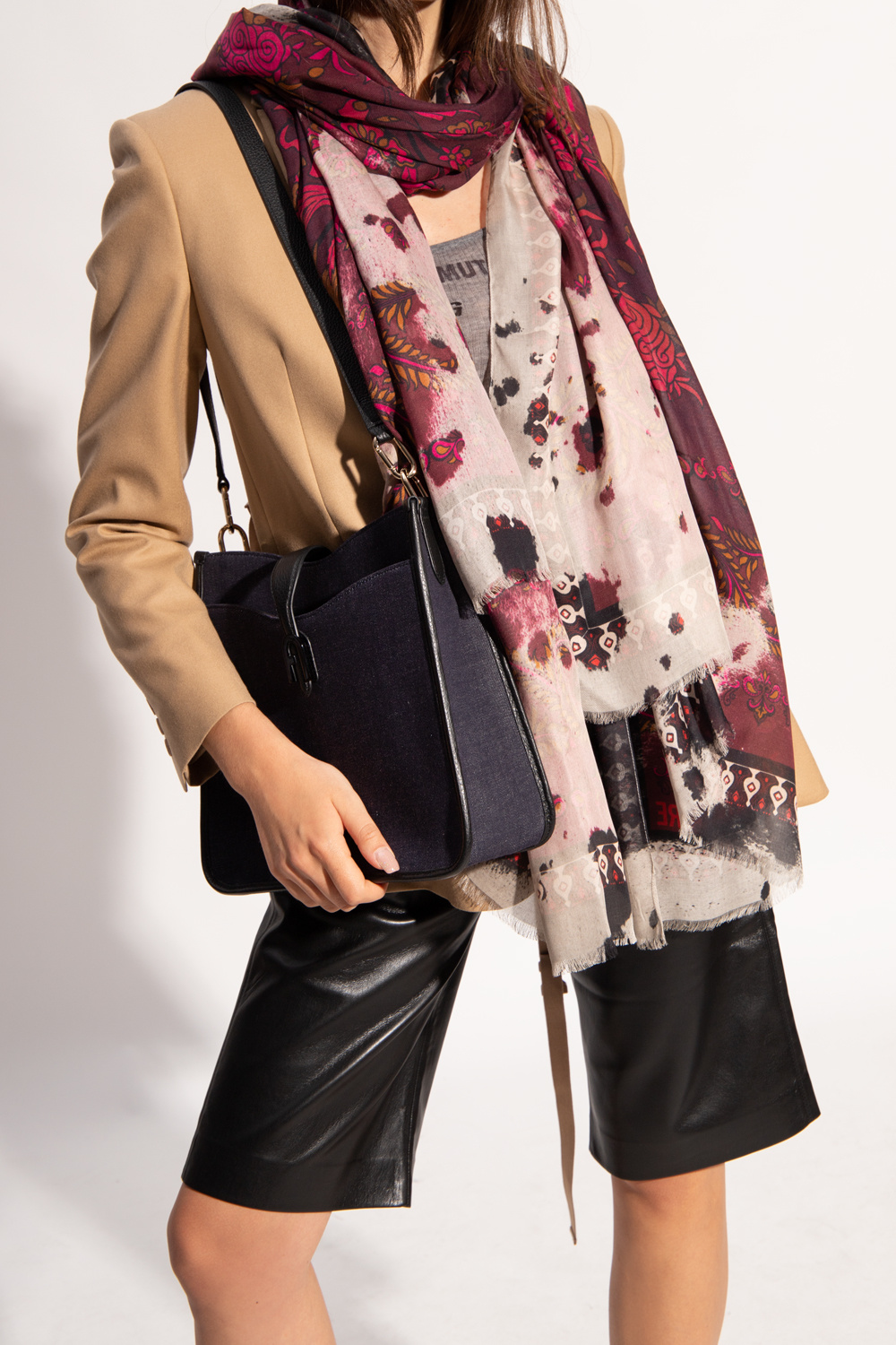 IetpShops | Furla 'Sofia Grainy M' shoulder bag | Presented in a 
